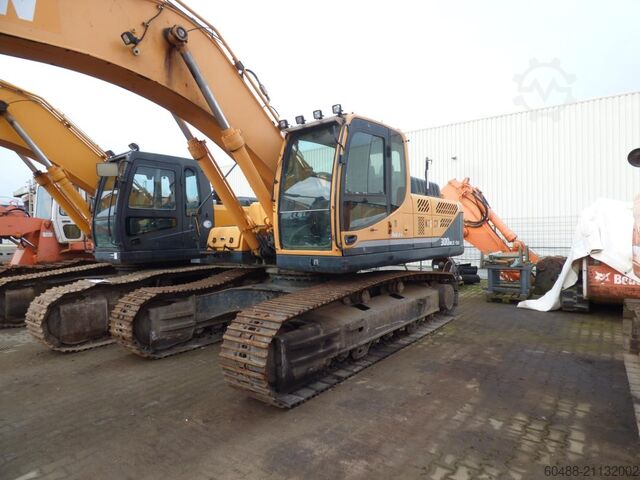 Hydrauliczna koparka gąsienicowa HYUNDAI ROBEX 300NLC-9A
