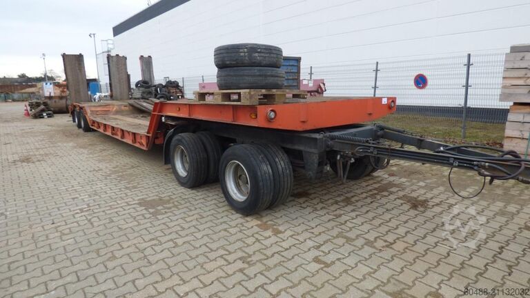 Naczepa niskopodwoziowa 4-osiowa (rejestracja: NE-YQ 633) GOLDHOFER TUEA 4-28/62