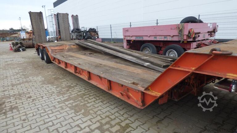 Naczepa niskopodwoziowa 4-osiowa (rejestracja: NE-YQ 633) GOLDHOFER TUEA 4-28/62