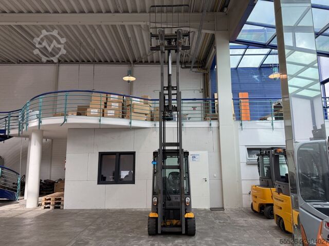 Ηλεκτρικό περονοφόρο τετράτροχο Jungheinrich EFG 320 / 5425 Std.