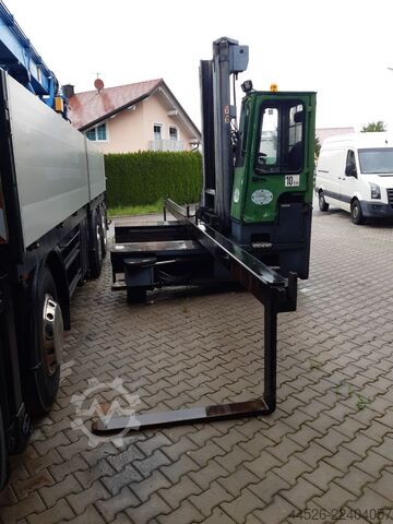 Cargador lateral de cuatro vías Combilift C6000