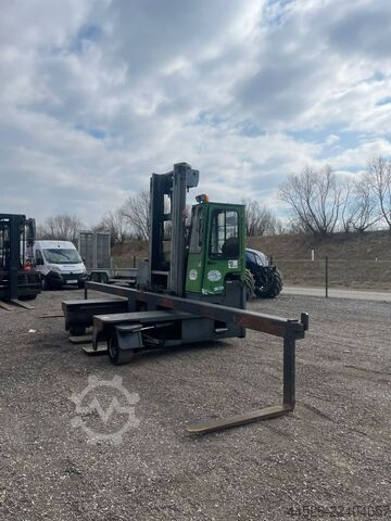 Cargador lateral de cuatro vías Combilift C6000