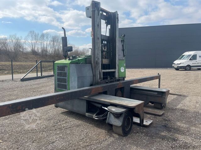 Cargador lateral de cuatro vías Combilift C6000