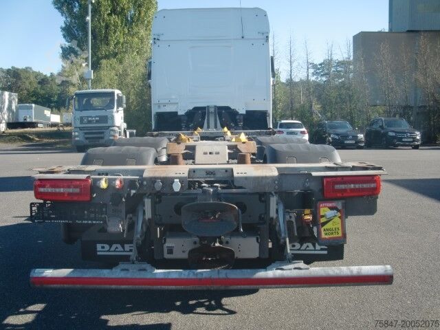 Trao đổi khung gầm xe tải DAF XF 480 FAR Intarder 2x AHK BDF 7,82