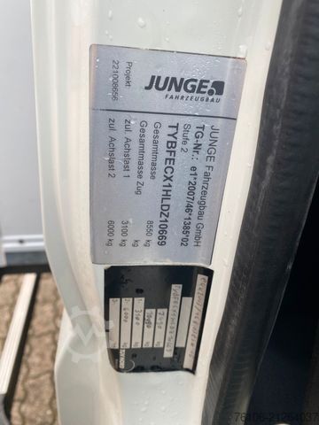 Box truck FUSO Canter 9C18 Koffer mit Ladebordwand