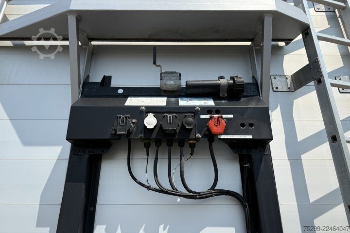 带篷布的开放式半挂车 Schwarzmüller SPA 3/E Plane / Swiss-Vehicle