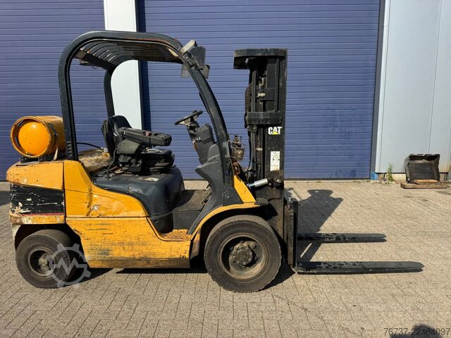 Viljuškar Caterpillar GP30N **3000kg-SIDESHIFT**