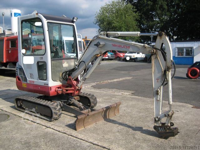 Minigrafa TAKEUCHI TB 219 mit Vollkabine / 2685 Stunden / 2070 kg
