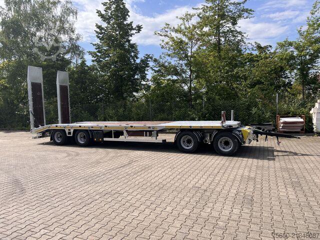 Низкорамный прицеп Möslein T4 VB H1 gerade  neuer 4 Achs Tieflader gerade hydraulischen Rampen
