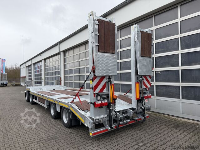 Lågbyggd trailer Möslein T 4 VB H2  neuer 4 Achs Tieflader hydraulischen Rampen