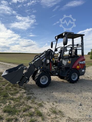 Máy xúc lật dạng cần teleskop FARMER 906T Kingway FARMER 906T