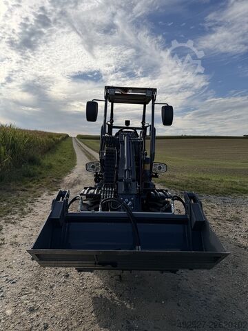 Máy xúc lật dạng cần teleskop FARMER 906T Kingway FARMER 906T