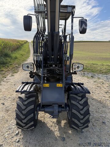 Máy xúc lật dạng cần teleskop FARMER 906T Kingway FARMER 906T