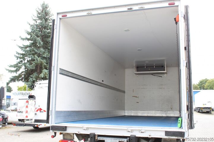 Camion frigorific Renault D 12  Carrier Supra 550 Strom Tür LBW FRC 2027