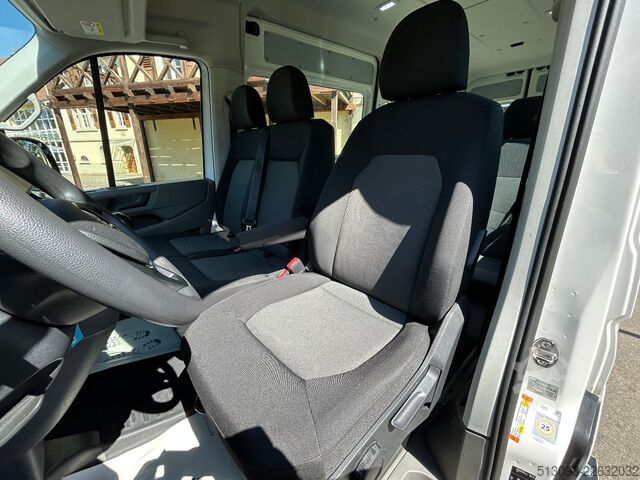 Minibus VW CRAFTER 6 SITZER KLIMAAUTO. ACC NAVI KAMERA PDC