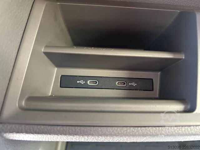 Minibus VW CRAFTER 6 SITZER KLIMAAUTO. ACC NAVI KAMERA PDC