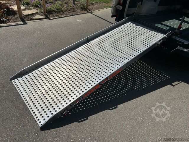 Minibus VW CRAFTER 6 SITZER KLIMAAUTO. ACC NAVI KAMERA PDC