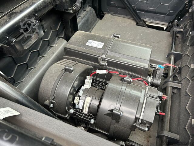 Minibus VW CRAFTER 8 SITZER KLIMAAUTO. ACC NAVI KAMERA PDC