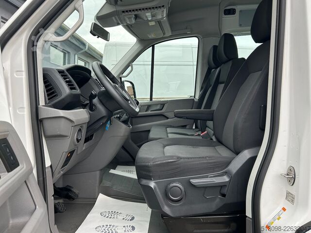 Minibus VW CRAFTER 8 SITZER KLIMAAUTO. ACC NAVI KAMERA PDC