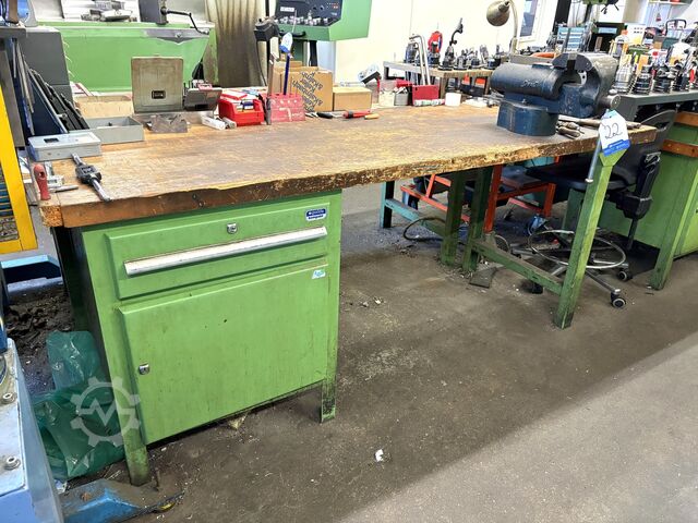 Meja kerja dengan isi GÖDDE Workbench with contents