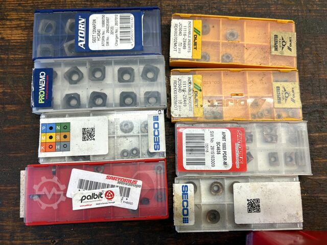 Meja kerja dengan isi GÖDDE Workbench with contents