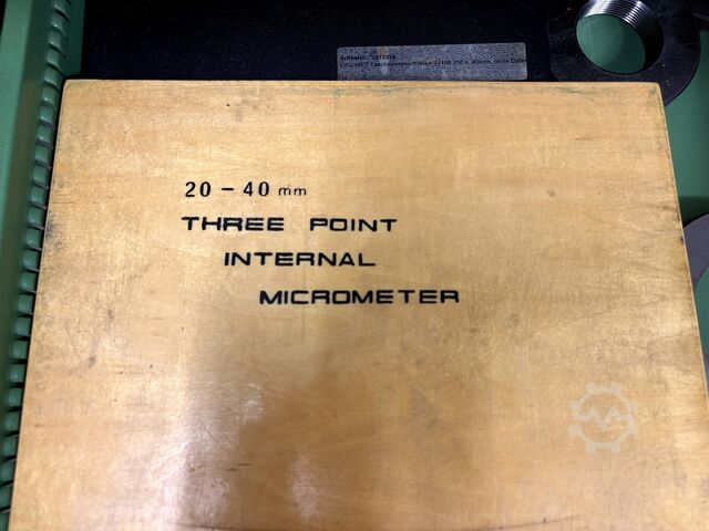 Meja kerja dengan isi GÖDDE nan