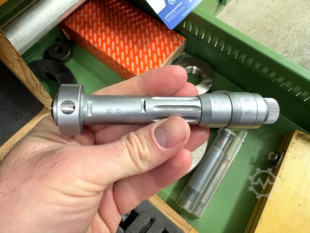 Meja kerja dengan isi GÖDDE nan