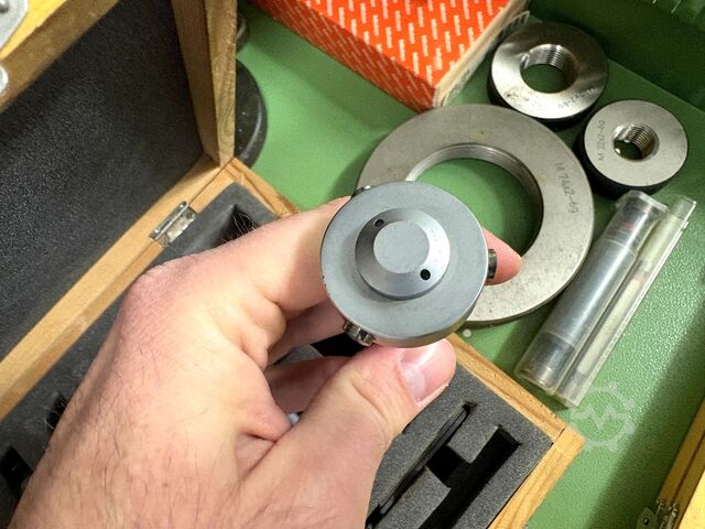 Meja kerja dengan isi GÖDDE nan