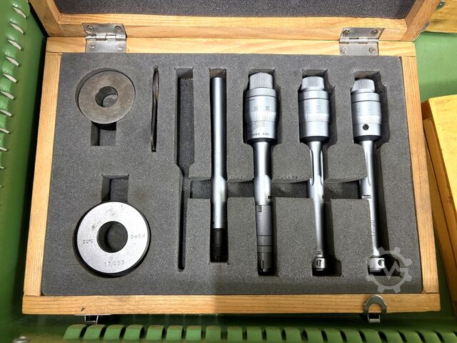 Meja kerja dengan isi GÖDDE nan