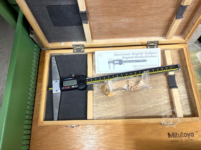 Meja kerja dengan isi GÖDDE nan