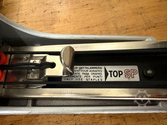 Meja kerja dengan isi GÖDDE nan