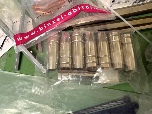 Meja kerja dengan isi GÖDDE nan