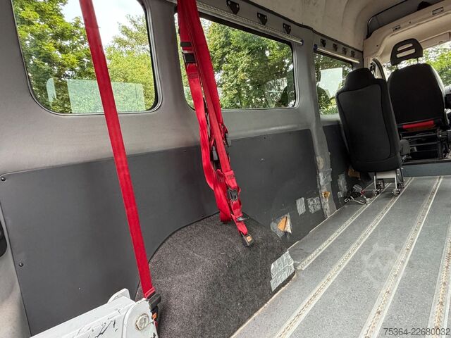 Minibussi FIAT Ducato 2.3 Multijet Maxi 5 Sitze Rollstullift