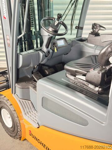 Electrice pe 4 roți Jungheinrich EFG S30 - Service Neu - Batterie 88% - 7,5 M Hub
