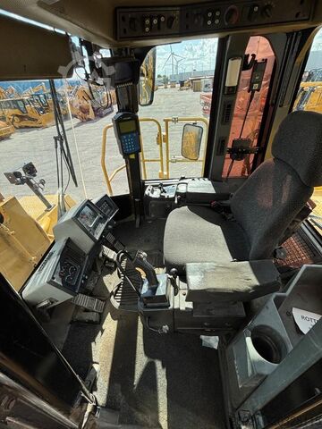 รถตักล้อยาง CAT 988 H