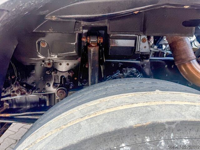 Standardowy ciągnik siodłowy MERCEDES-BENZ Actros 3351 MP3 V8 Kipphydr.