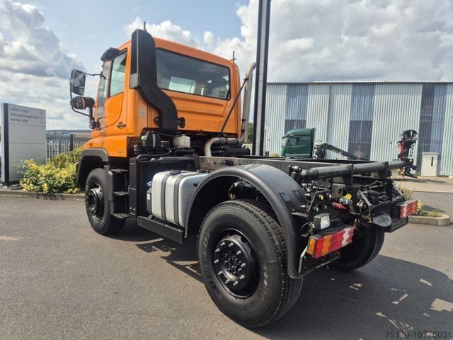 Teherautó alváz MERCEDES-BENZ Unimog U400 4x4 Vario Pilot Zapfwelle LOF