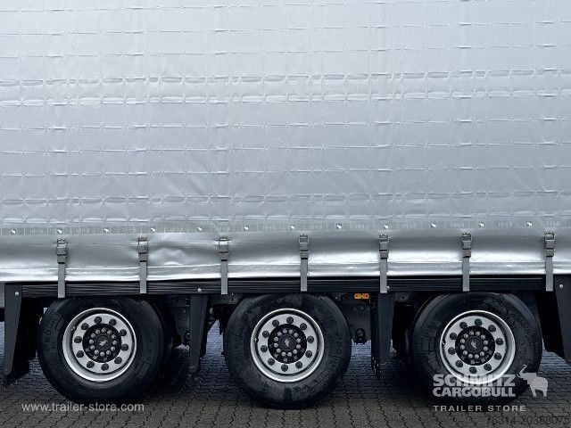Auflieger mit Pritsche & Plane Schmitz Cargobull Curtainsider Mega Getränke