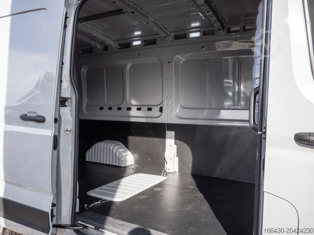 Furgoneta de caja alta Maxus DELIVER 9