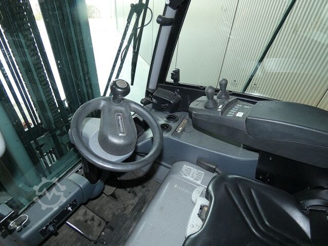 전동 4륜 지게차 Jungheinrich EFG 320