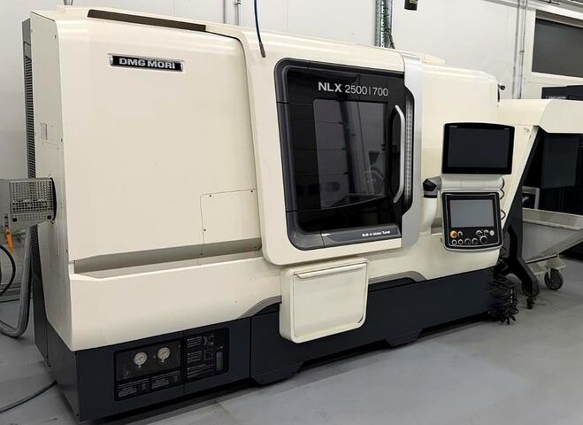 Centro de torneamento e fresagem CNC DMG Mori NLX 2500/700
