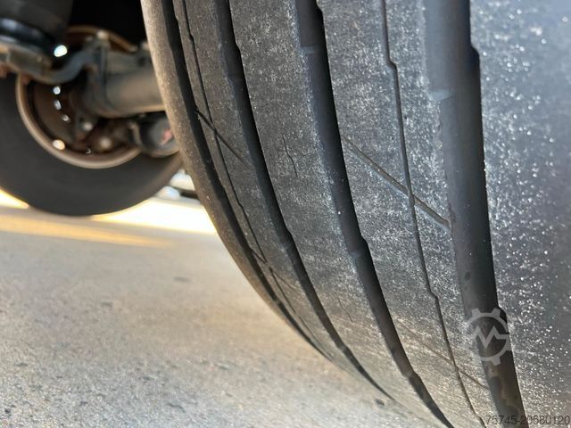 Semirremolque caja WÜLLHORST * WIE NEUWERTIG * 2T LBW * LIFT * SAF