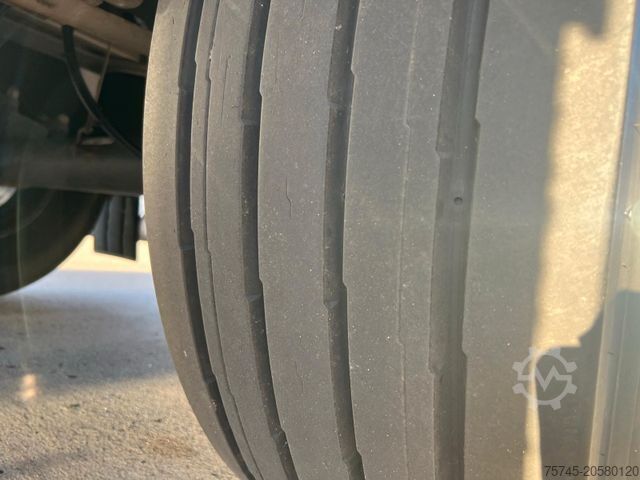 Semirremolque caja WÜLLHORST * WIE NEUWERTIG * 2T LBW * LIFT * SAF