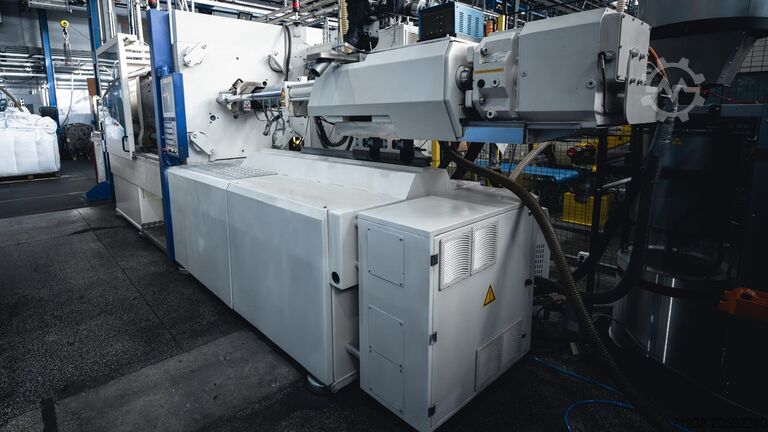 Iesmidzināšanas formēšanas mašīna BATTENFELD HM 300/1330