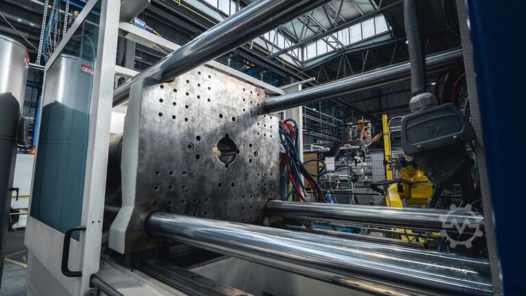 Iesmidzināšanas formēšanas mašīna BATTENFELD HM 300/1330