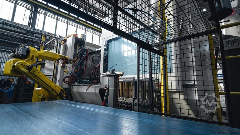 Iesmidzināšanas formēšanas mašīna BATTENFELD HM 300/1330