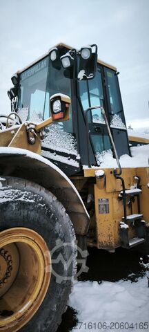 Pyöräalustainen kuormaaja Caterpillar 950G