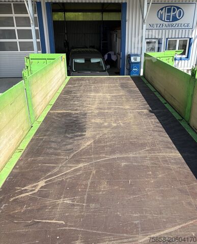 プラットフォーム付き交換式車体ベッセルとフラットベッド付き切り替え車体 Krone Baustoff 7,45 Multilockrahmen Türen