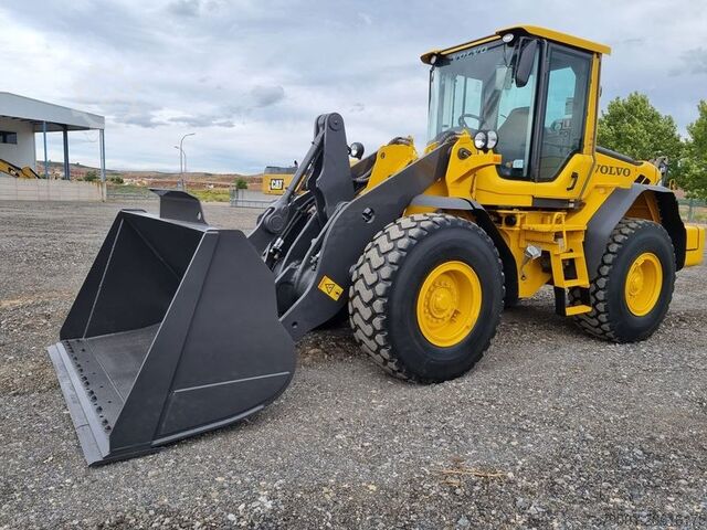 Radlader Volvo L90F