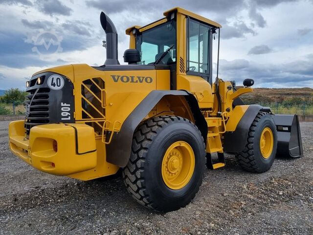 Radlader Volvo L90F